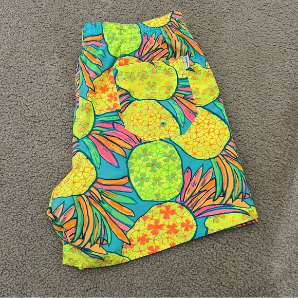 Chubbies Swimming Shorts Men’s X LARGE 
Look Colorful Pineapple 5.5” Swim Trunks - Picture 3 of 16